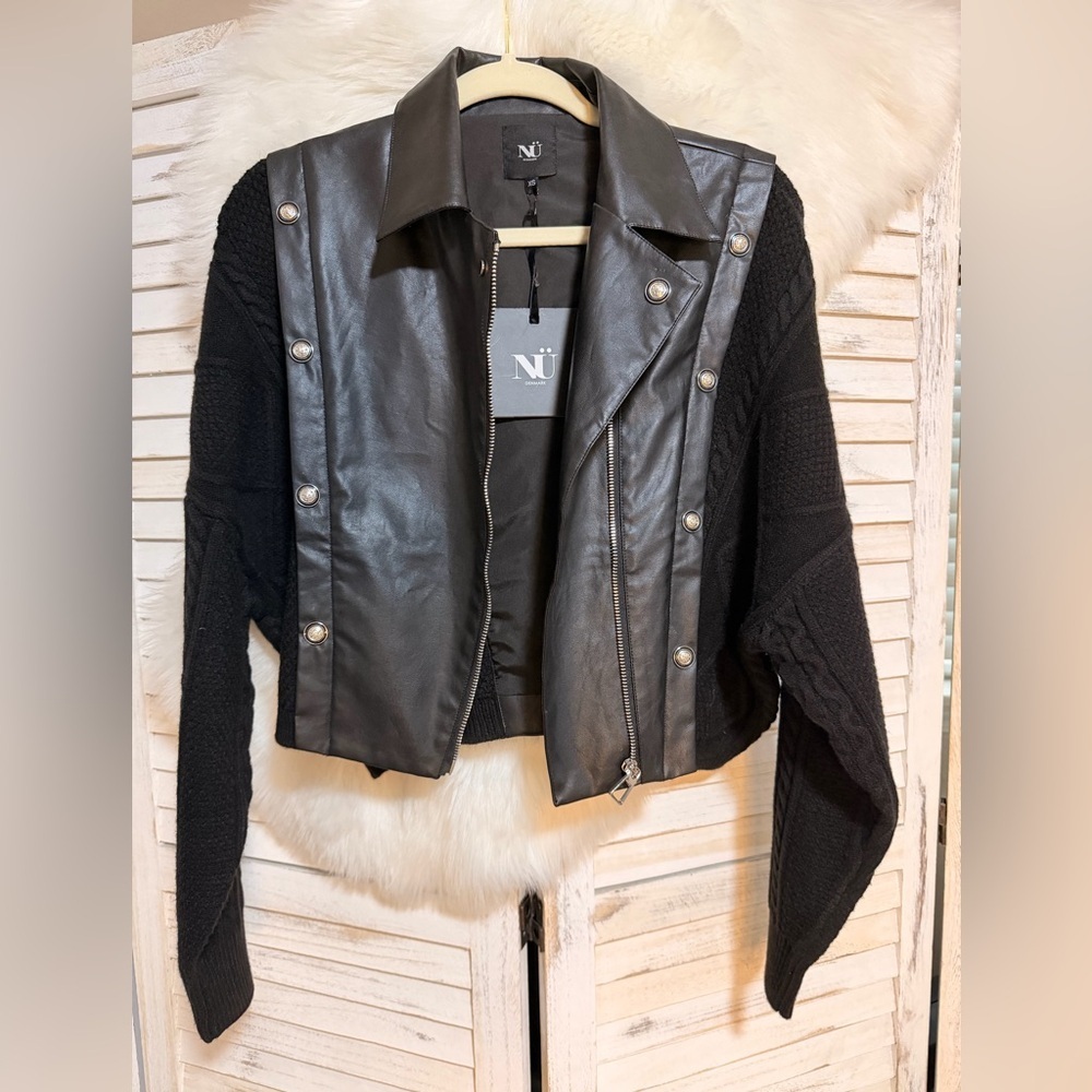 Elegant Black Leather Women's Jacket - Picture 6 of 9
